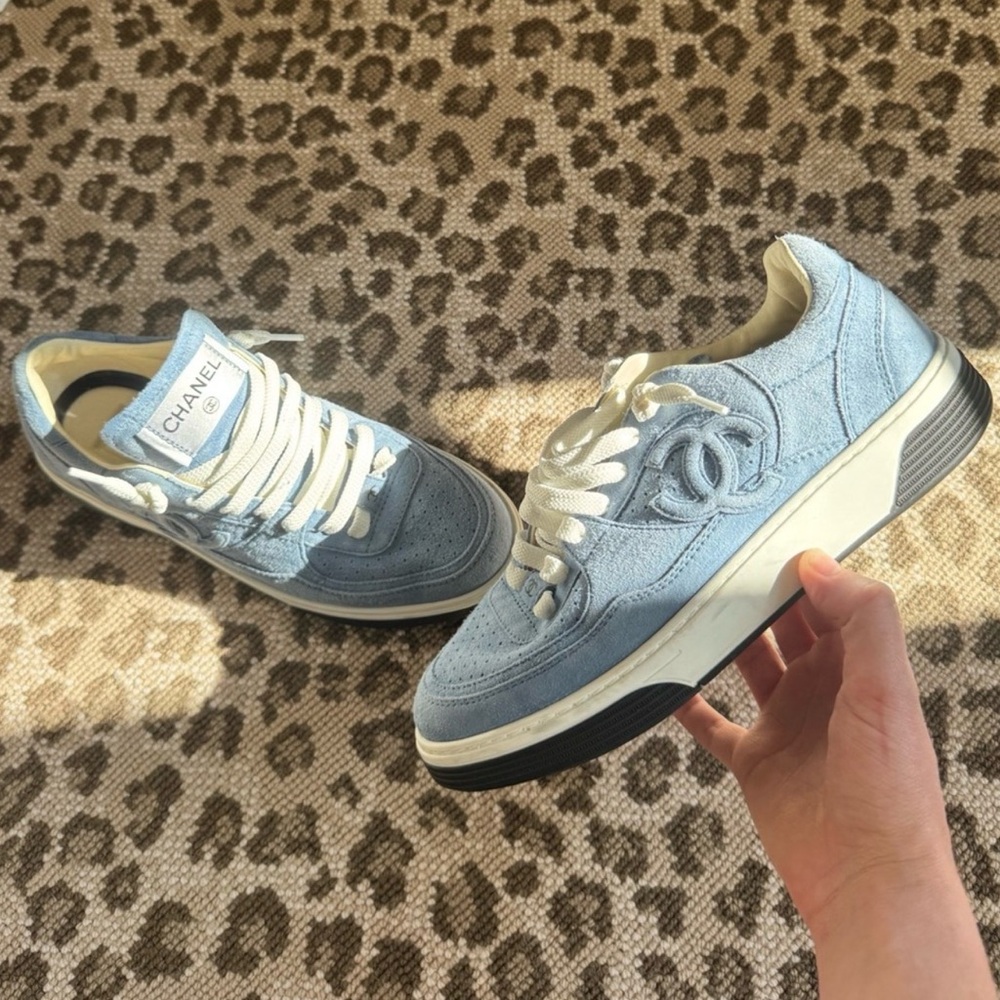 CHANEL NEVER WORN Light Blue Suede Low-Top Sneakers with White Laces - Picture 3 of 7